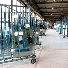 Reportage dans notre usine FINEO à Lodelinsart publié dans le magazine "Verre et Protections"