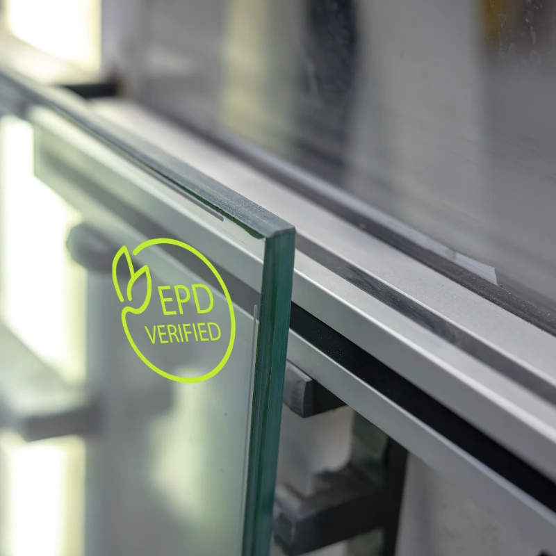 FINEO wordt het eerste en enige vacuüm isolatieglas met een onafhankelijk geverifieerde EPD, met een opmerkelijk lage waarde van 18,9 kg CO2 eq./m²*